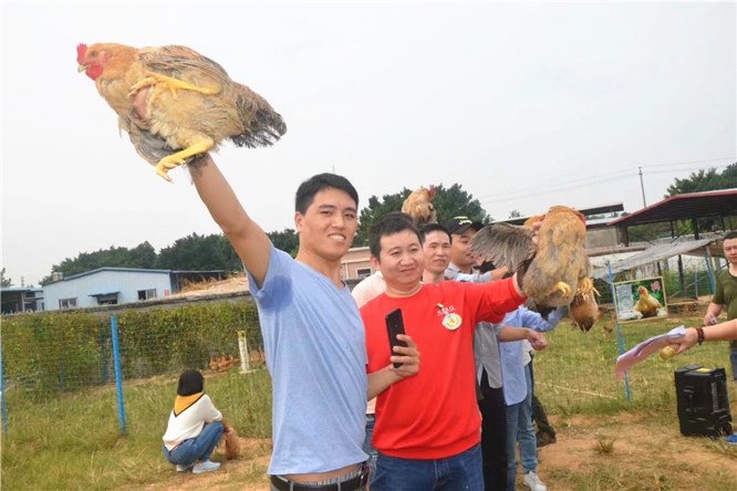 乐湖野炊抓鸡体验.jpg